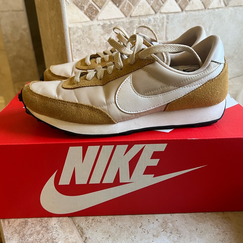 Nike Women’s Daybreak Size 7 gently worn